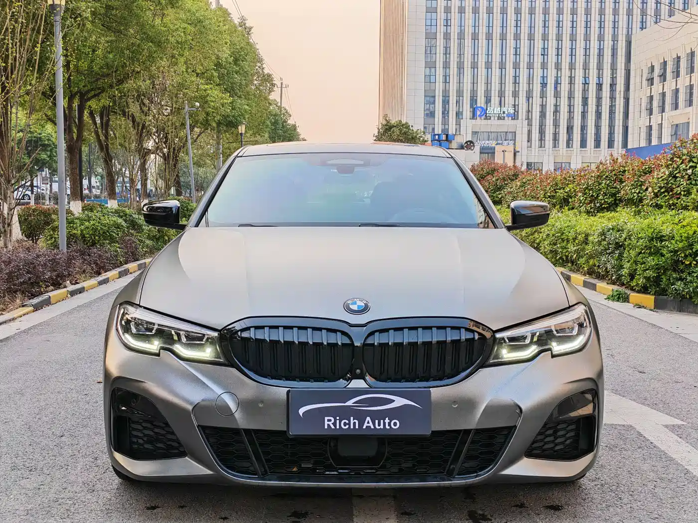 BMW 3 Series 2020 325Li M Sport Black Night Package фото 2