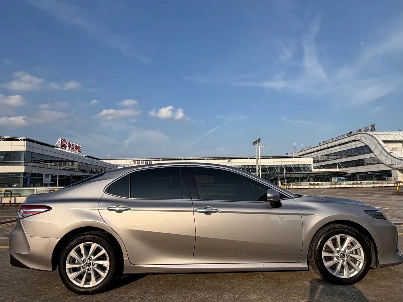 Toyota Camry 2023 2.0G Luxury Edition фото 3
