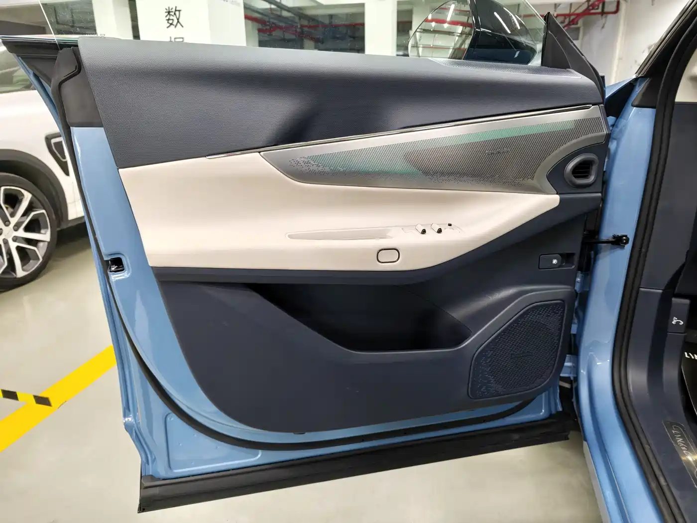 Lynk & Co 08 EM-P 2026 Model Base Trim фото 11