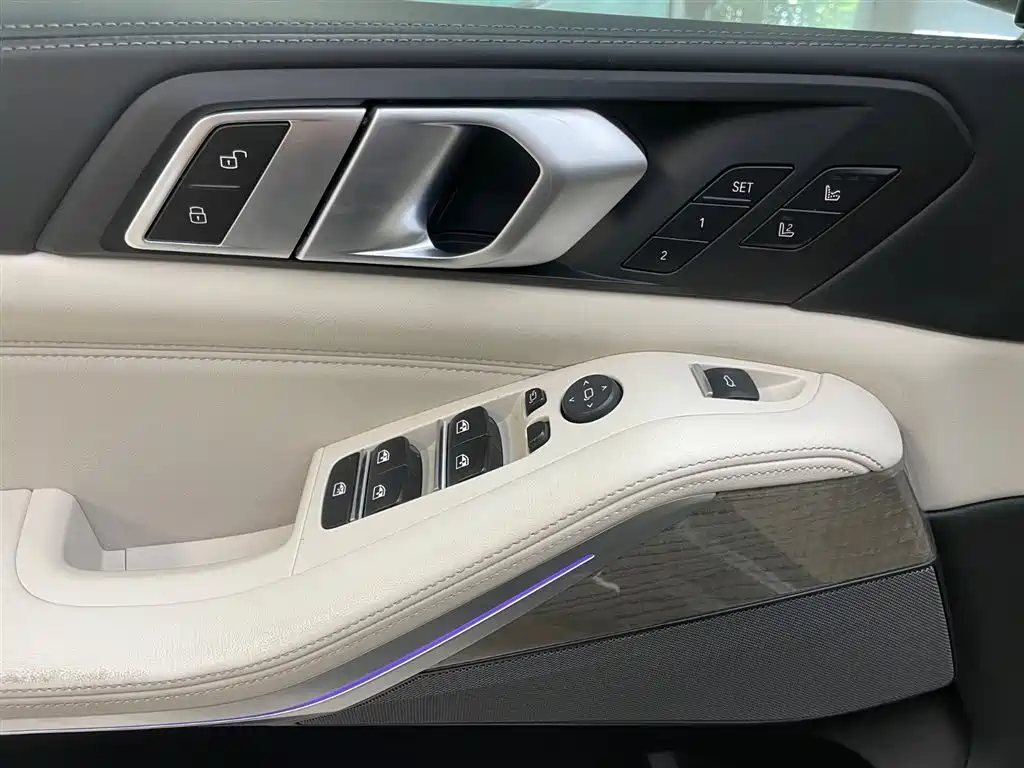 BMW X5 (Import) 2019 xDrive40i Exclusive M Sport Package фото 8
