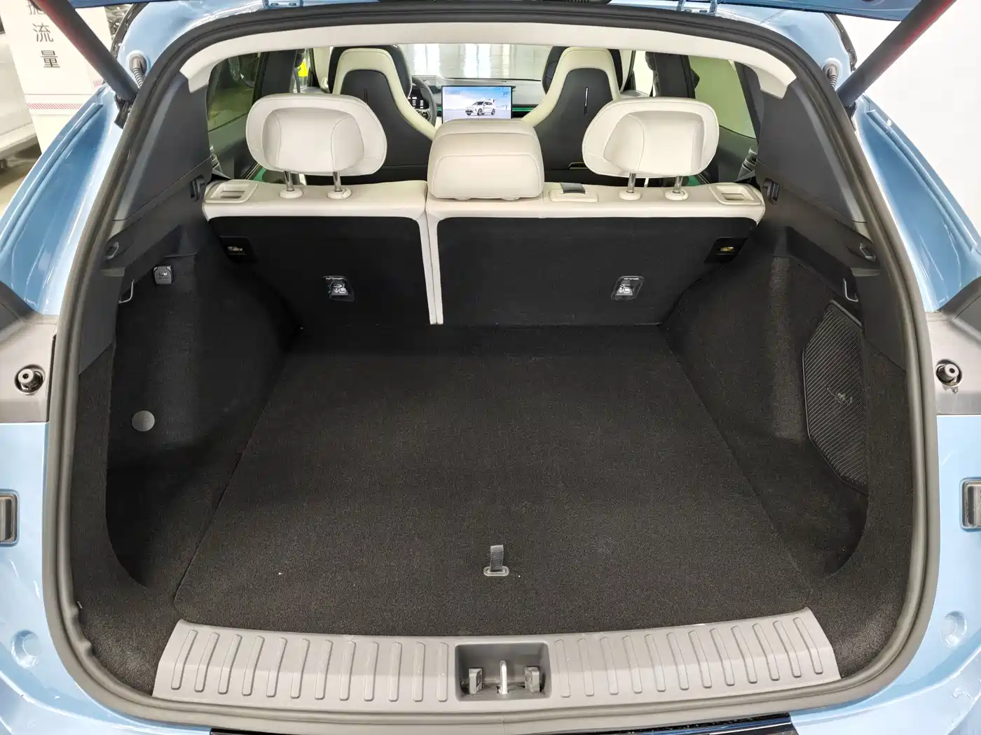 Lynk & Co 08 EM-P 2026 Model Base Trim фото 16