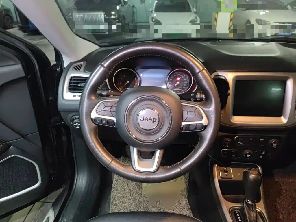 Photo 11 - Jeep Compass