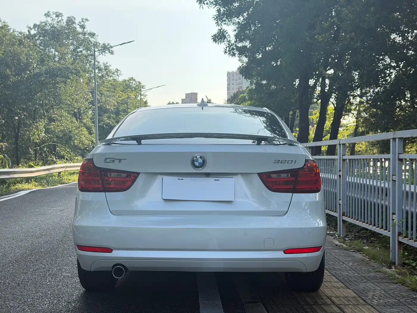 BMW 3 Series GT 2013 Model 320i Leading фото 4