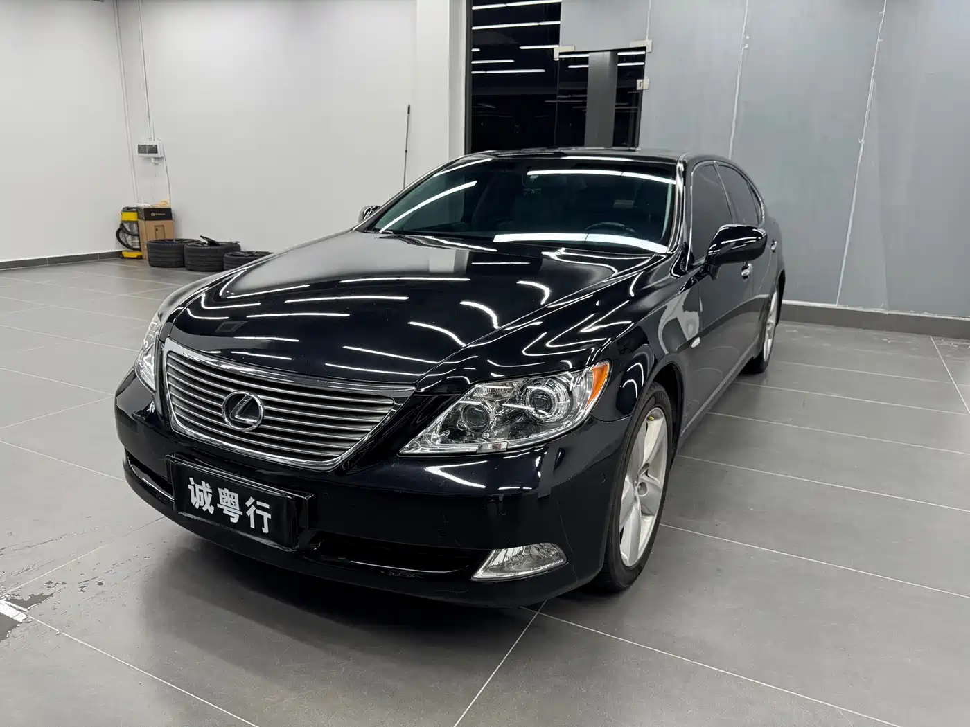 Lexus LS 2006 460L Premium Edition фото 2