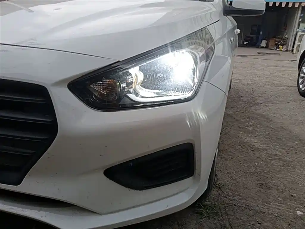 Hyundai Verna 2017 1.4L Manual Renewal Edition China VI фото 24