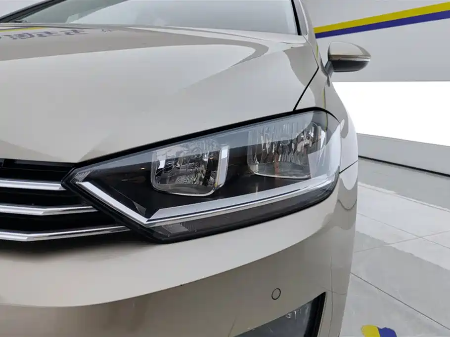 Volkswagen Golf Sportsvan 2016 230TSI Automatic Progressive фото 5