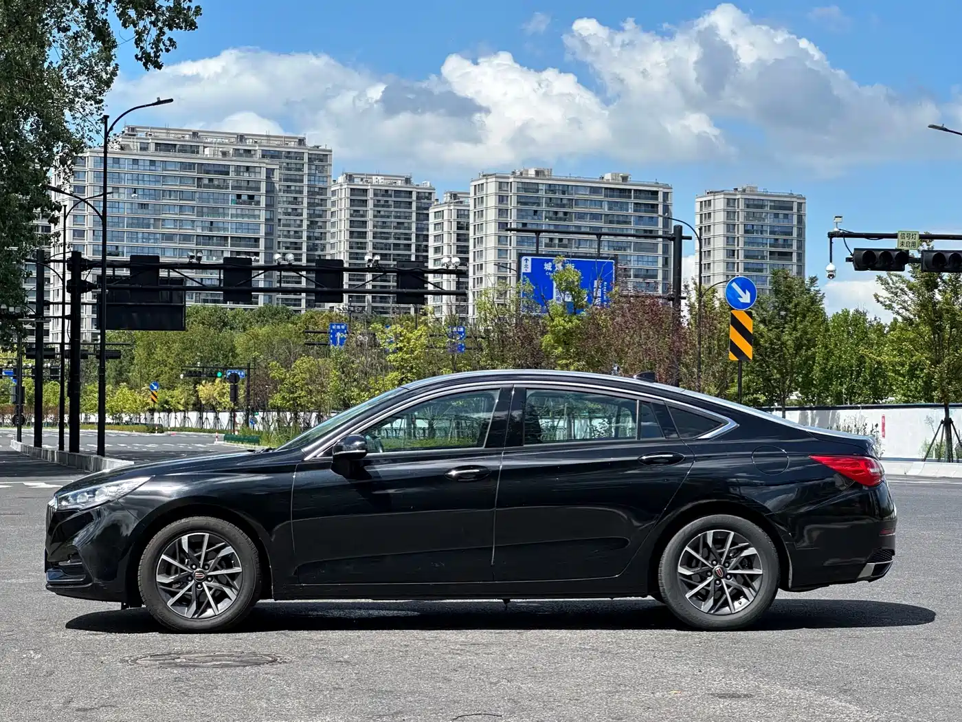 Photo 4 - Hongqi H5