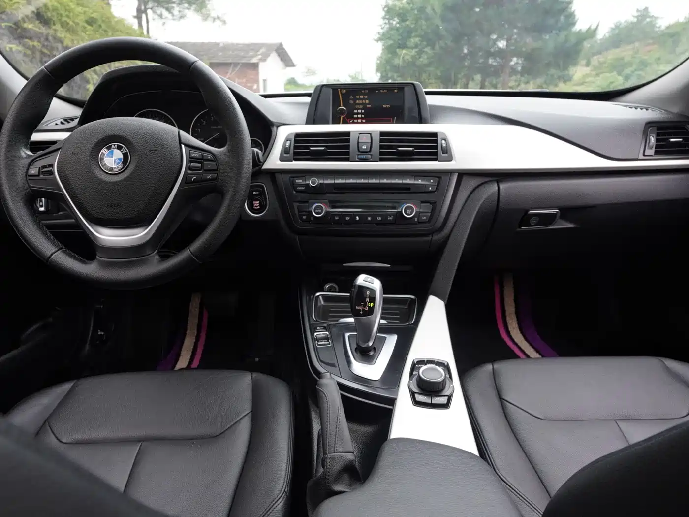 BMW 3 Series GT 2013 Model 320i Leading фото 15