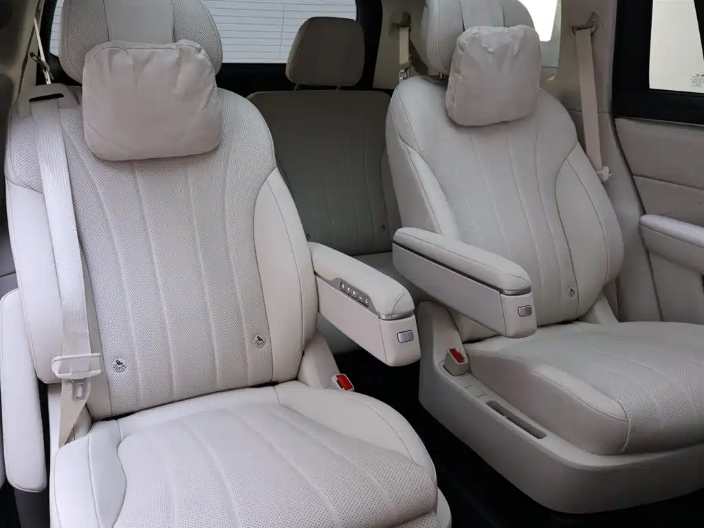 AITO Wenjie AITO M8 2025 Model Extended Range Max+ Edition 53.4kWh 6-Seater фото 23