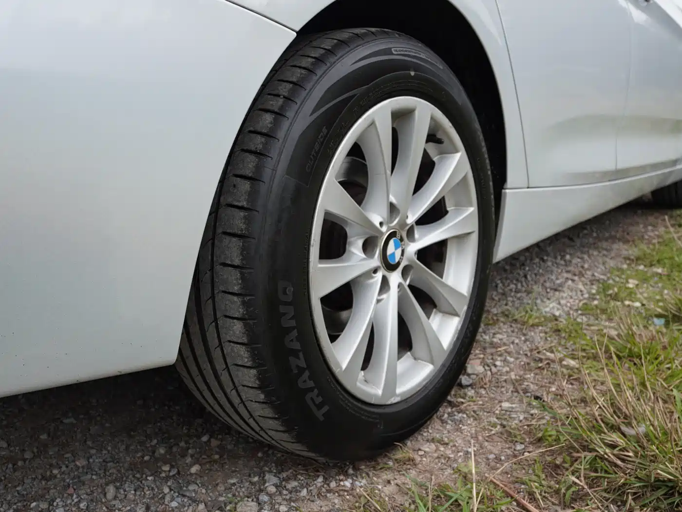 BMW 3 Series GT 2013 Model 320i Leading фото 28
