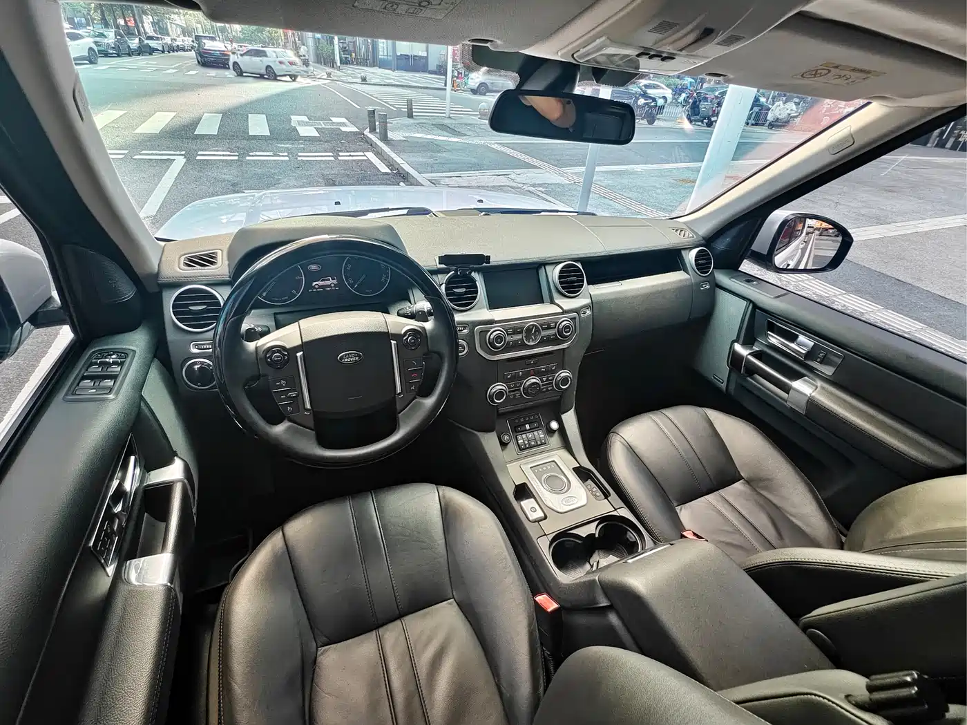 Land Rover Discovery 2014 3.0 SDV6 HSE Diesel фото 14