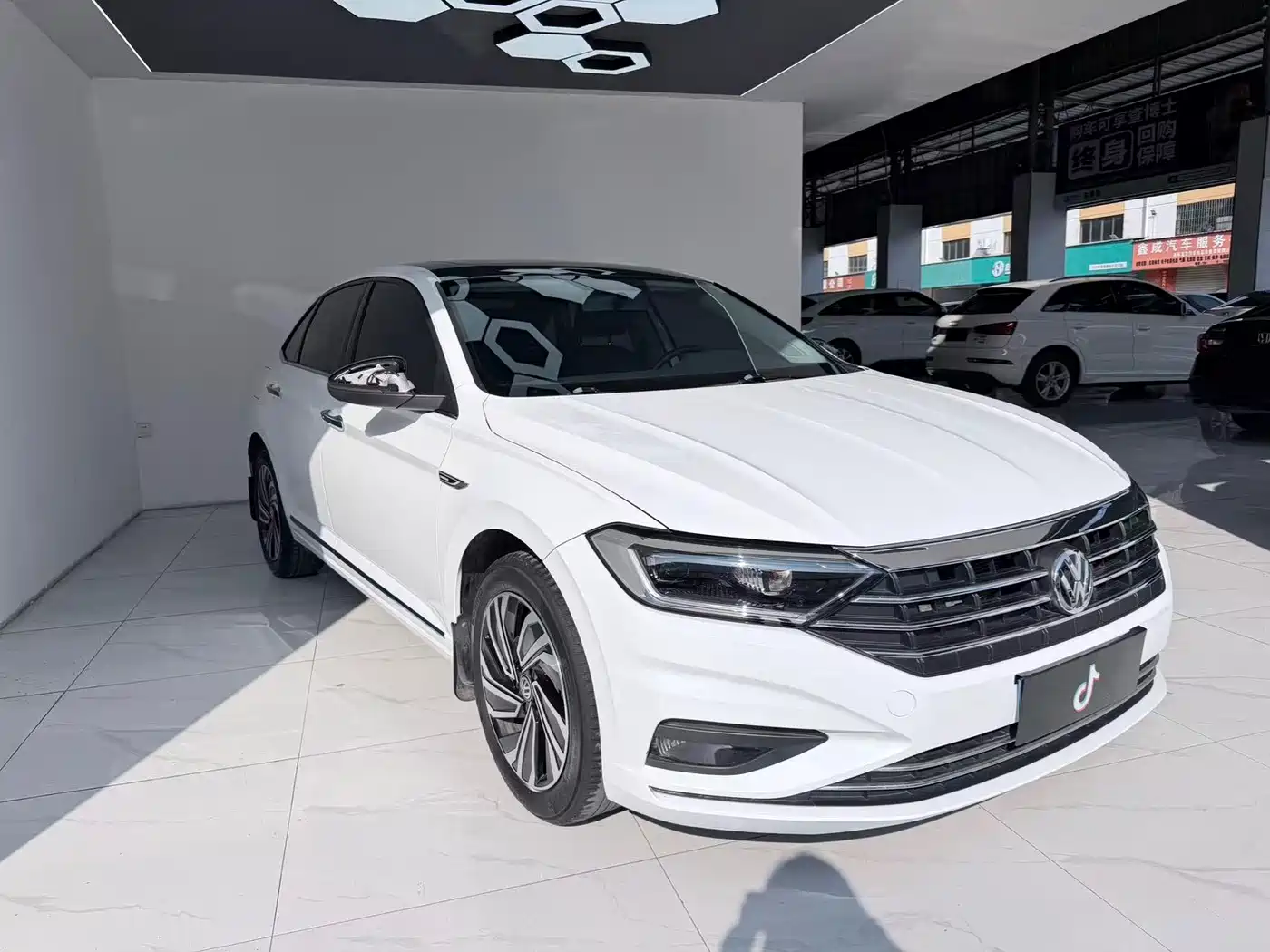 Volkswagen Sagitar 2022 280TSI DSG Surpassing Edition фото 3