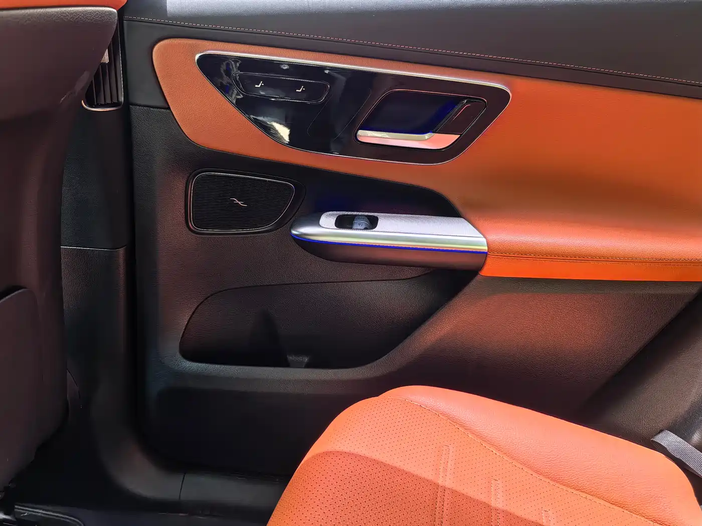 Mercedes-Benz GLC 2023 Facelift GLC 260 L 4MATIC Luxury 7-Seater фото 9