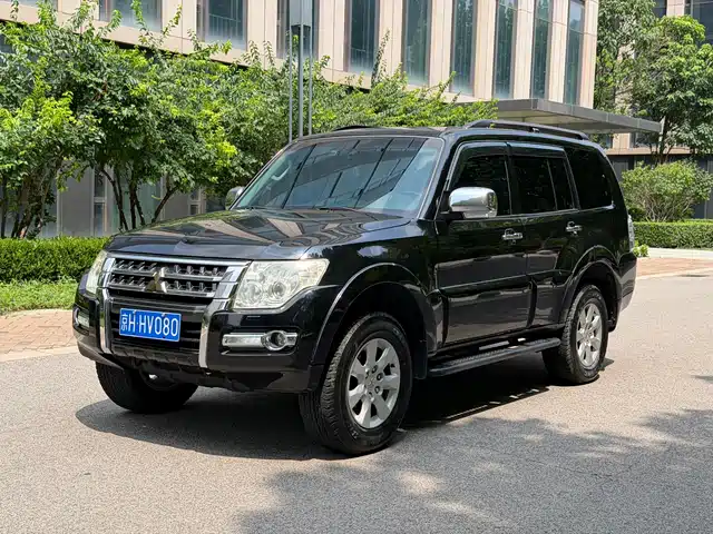 Mitsubishi Pajero (Import) 2015 3.0L Automatic Elite Premium Edition China IV