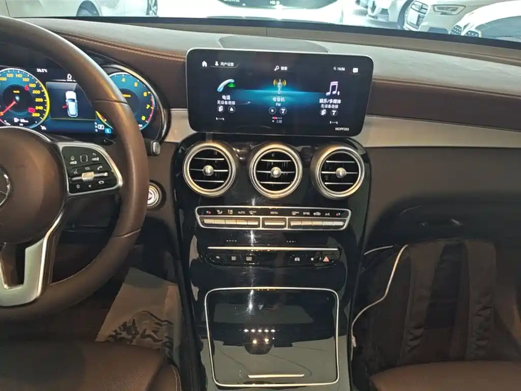 Mercedes-Benz GLC 2020 Facelift GLC 260 L 4MATIC Dynamic фото 13