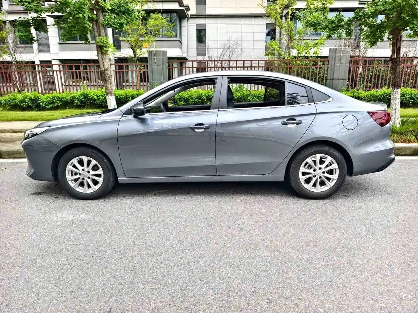 Photo 3 - Roewe i5