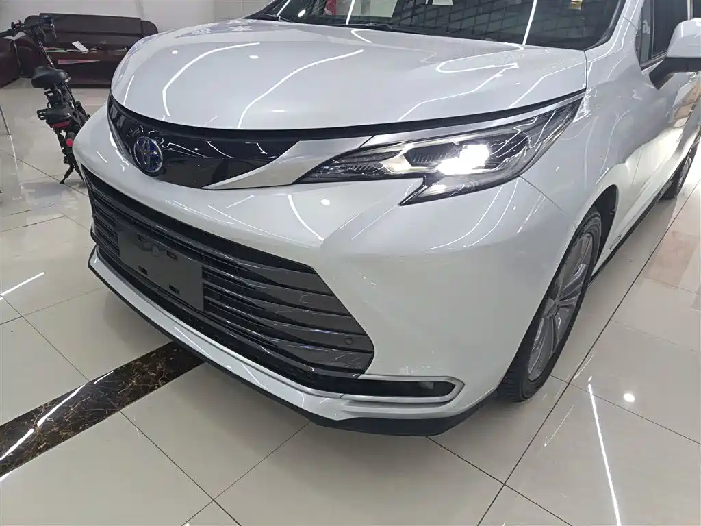 Toyota Sienna 2021 2.5L Hybrid Ultimate Edition фото 24