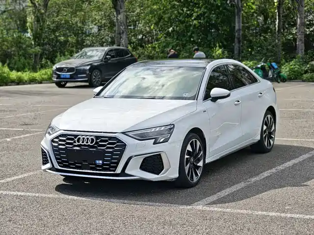 Audi A3 A3L Limousine 35 TFSI, Стиль Спорт
