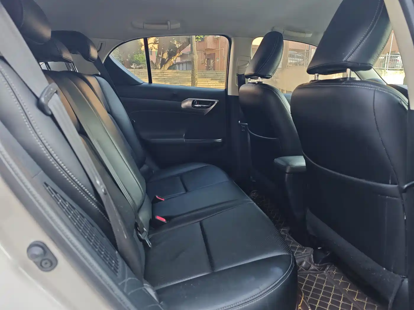 Lexus CT 2015 CT200h Dark Knight Edition фото 24