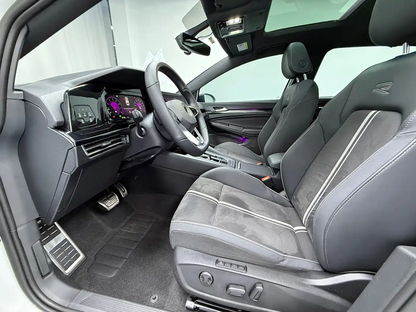Volkswagen Golf 2023 Model 280TSI DSG R-Line фото 6