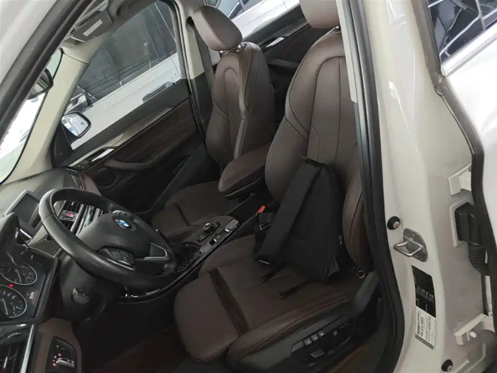 BMW X1 2016 sDrive18Li Luxury Model фото 15