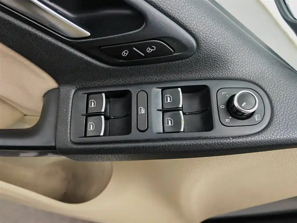 Volkswagen Golf 2012 1.6 Automatic Comfort Type фото 9