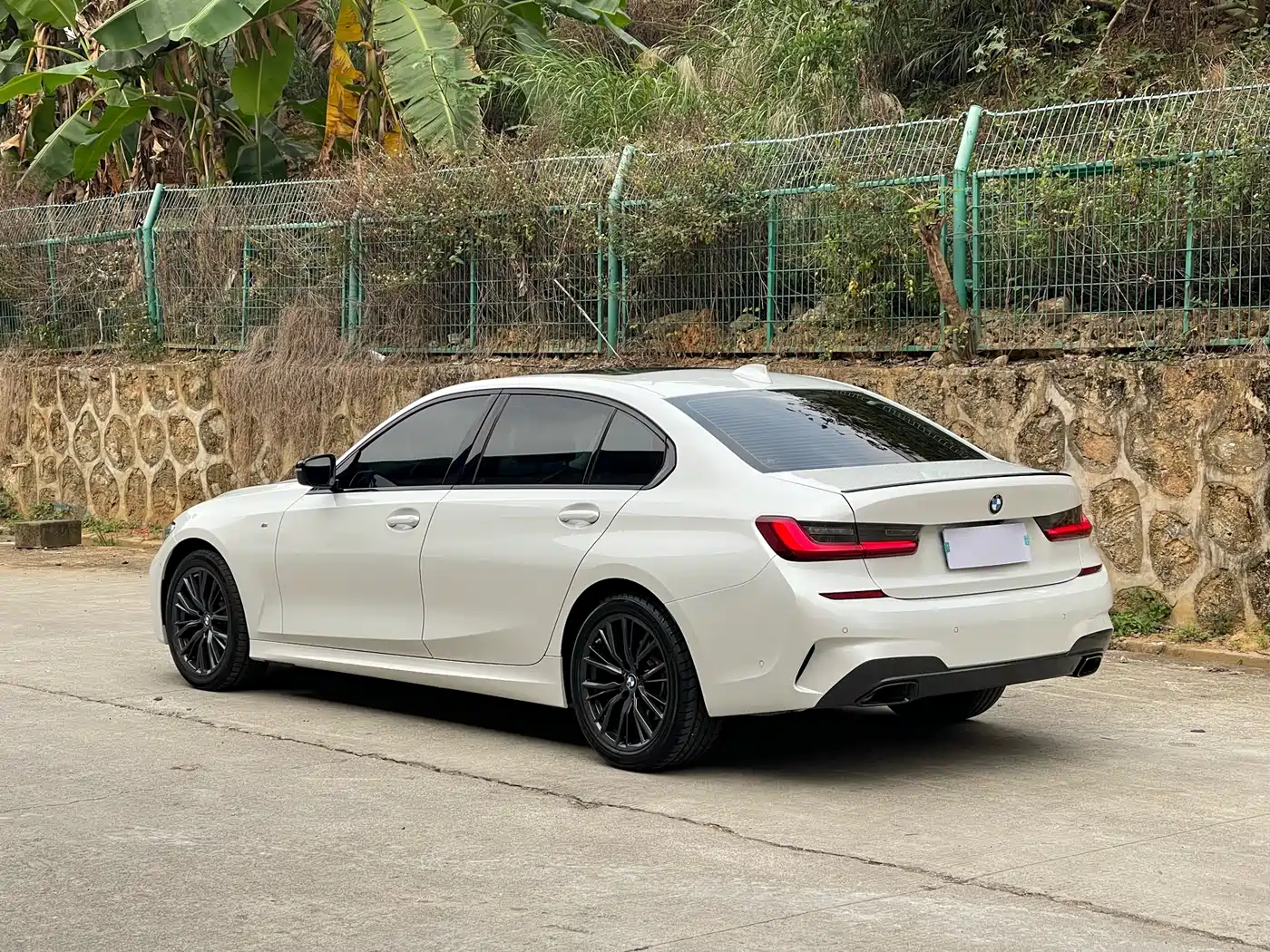 BMW 3 Series 2025 330Li M Sport Night Edition фото 9