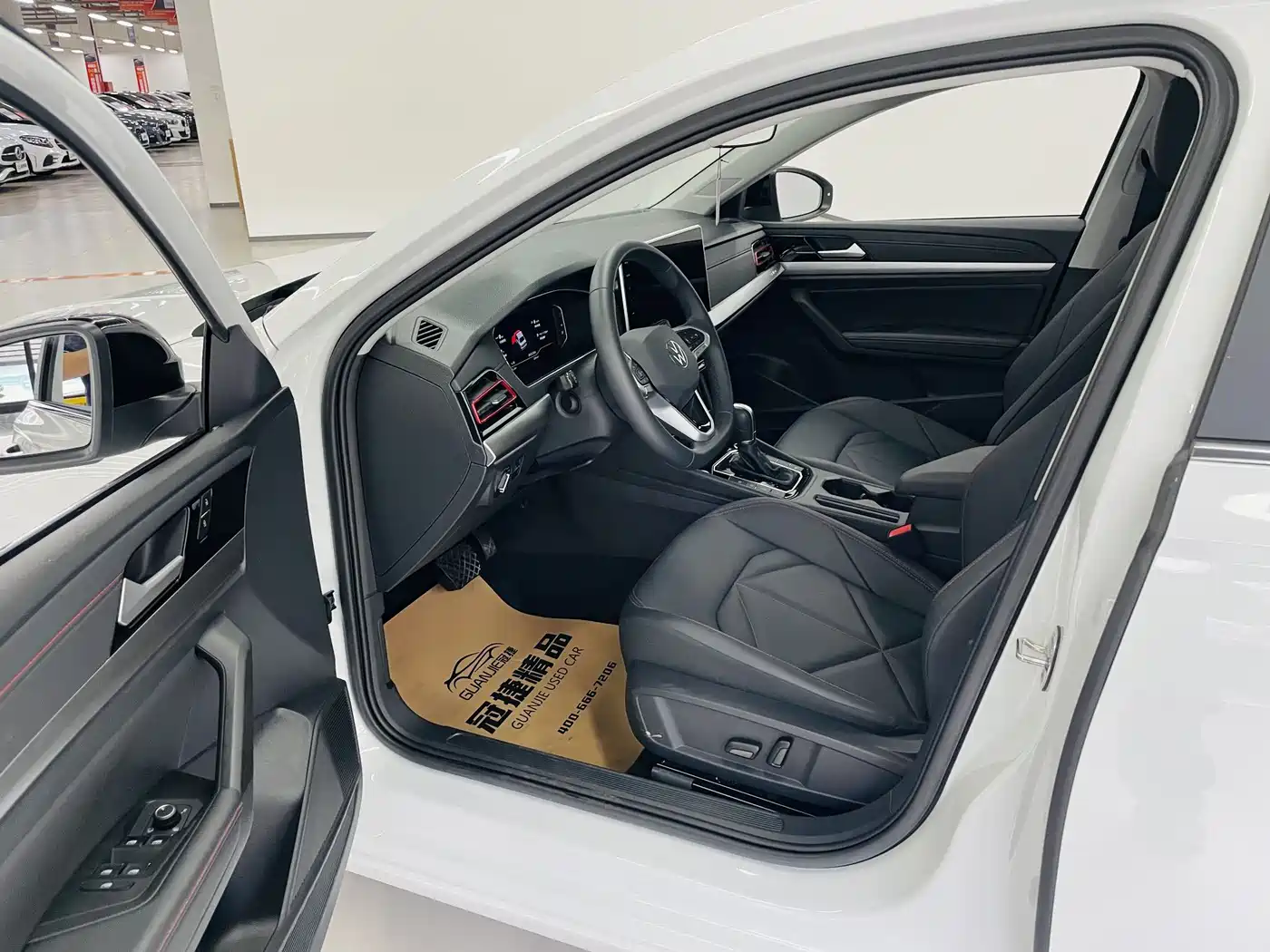 Volkswagen Lavida 2024 Model 300TSI DSG Starlight Leading Edition фото 4