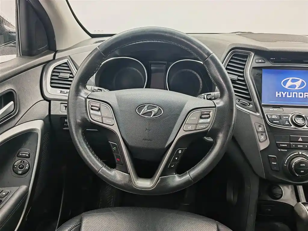 Hyundai Santa Fe 2015 2.0T Automatic 2WD Smart 5-Seater фото 11