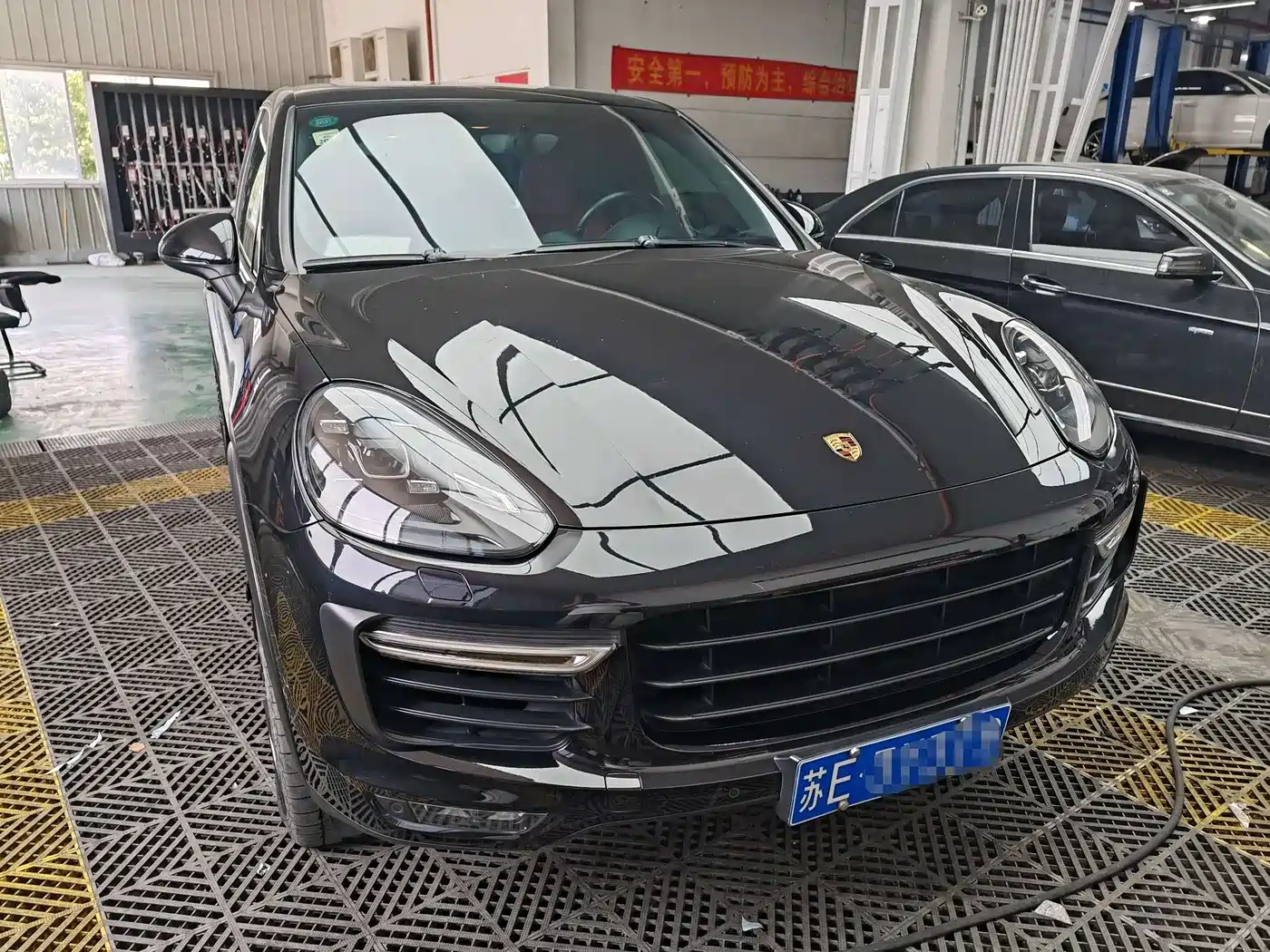 Porsche Cayenne 2015 Cayenne Turbo 4.8T фото 2