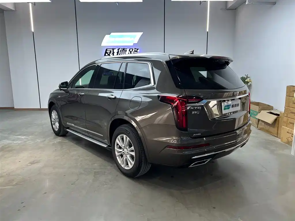 CADILLAC XT6