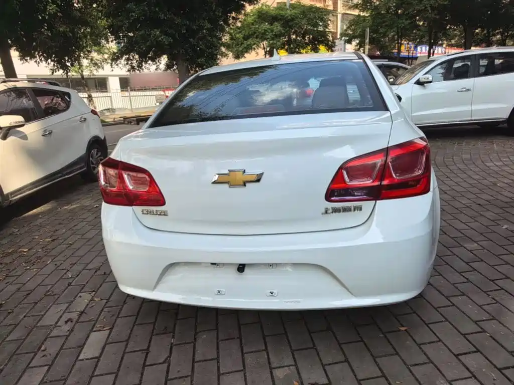 Chevrolet Cruze 2015 1.5L Classic SE MT фото 6