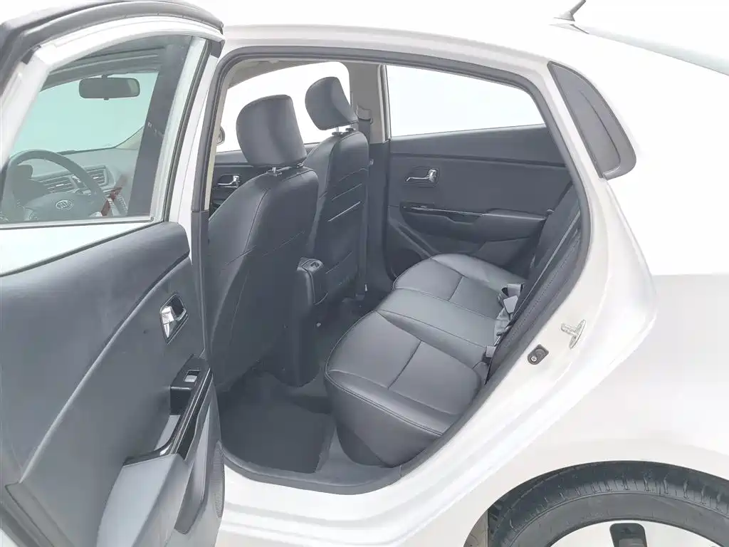 Kia K2 2012 Sedan 1.6L AT Premium Commemorative Edition фото 15