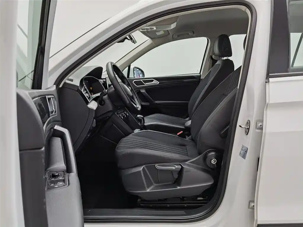 Volkswagen Tiguan L 2023 330TSI Auto 2WD Comfort Edition фото 10