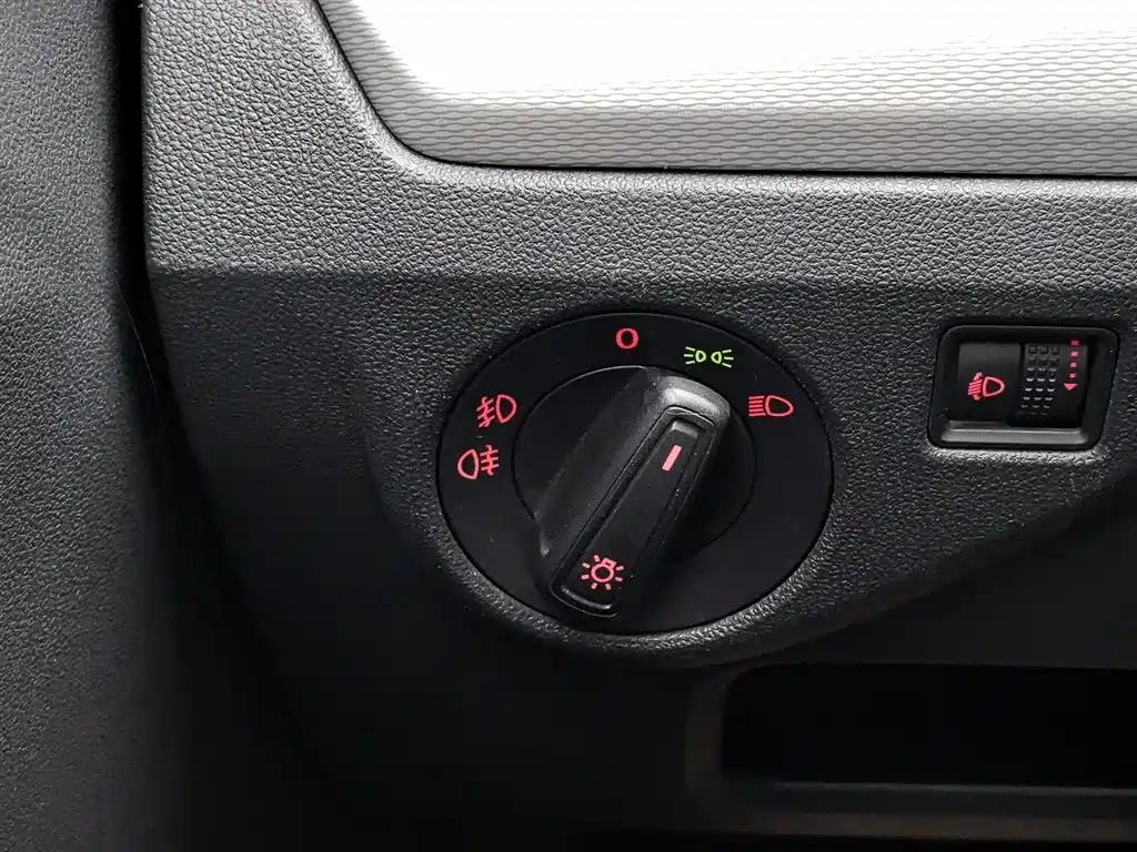 Volkswagen Lavida Tour 2015 1.6L Automatic Comfort Edition фото 21