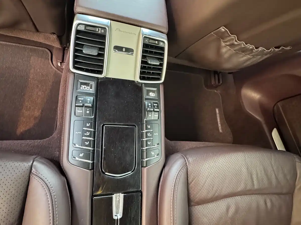 Porsche Panamera 2014 Panamera 4 3.0T фото 20