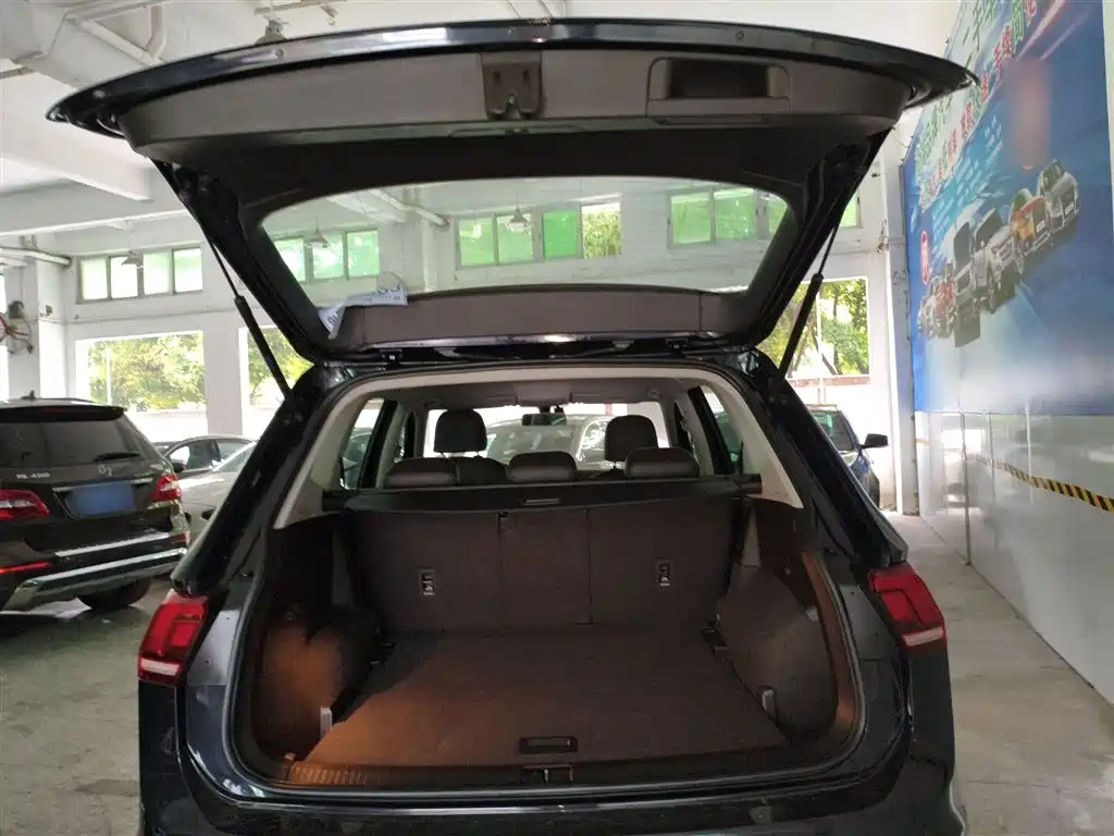Volkswagen Tiguan L 2018 Facelift 330TSI Automatic 2WD Comfort Edition фото 11