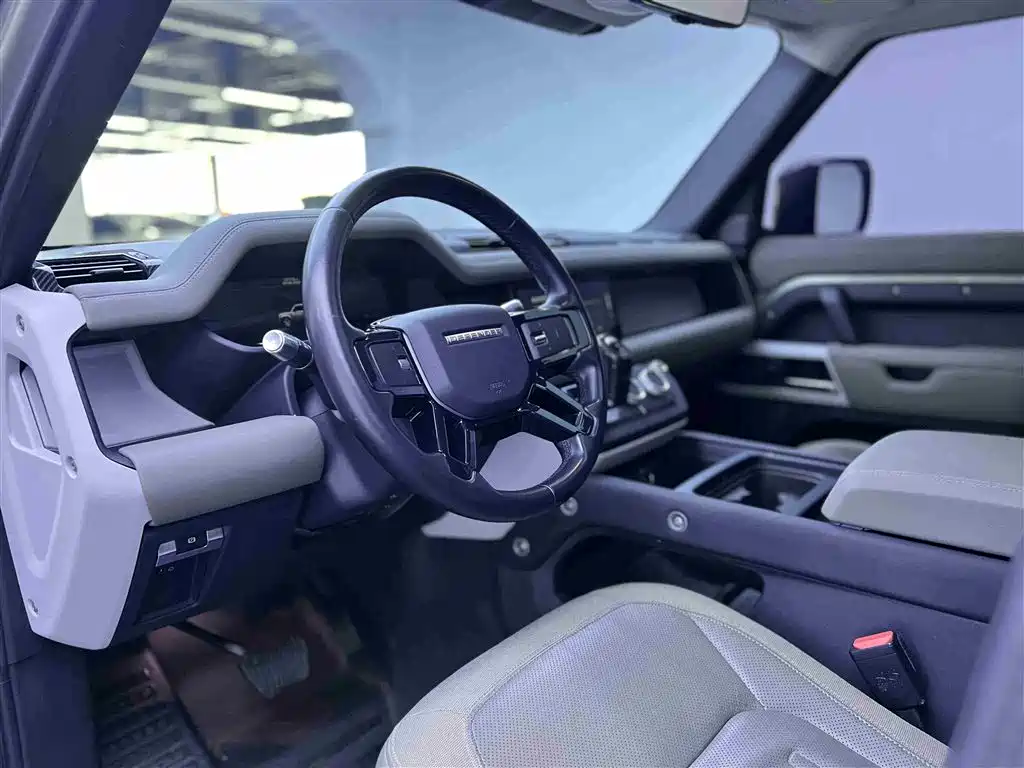 Land Rover Defender 2020 Model 110 P400 HSE фото 4