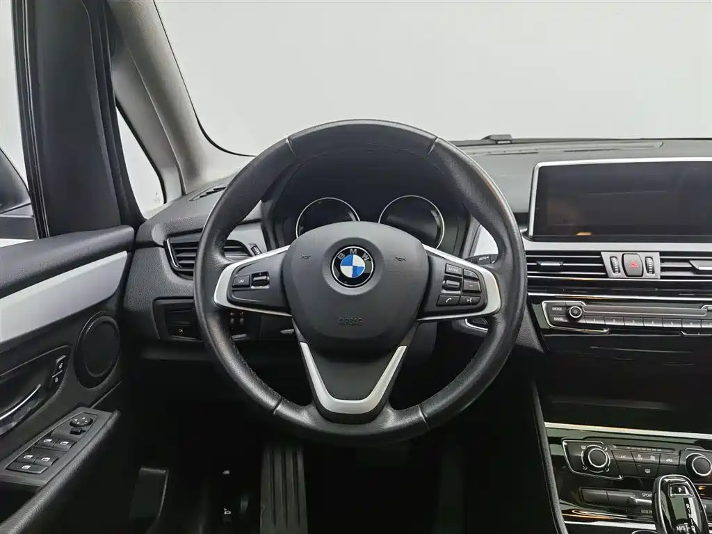 BMW 2 Series Gran Tourer 2018 220i Luxury Line фото 11