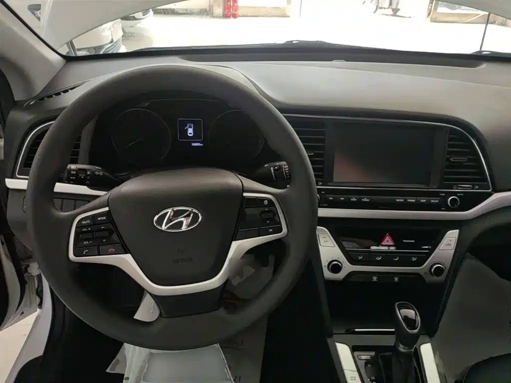 Hyundai Elantra 2016 Model 1.6L Automatic Smart Elite фото 10