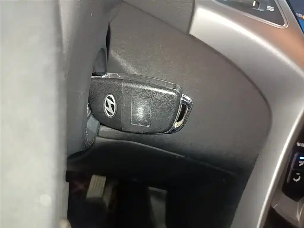 Hyundai Langdong 2016 1.6L Automatic Smart Edition фото 9