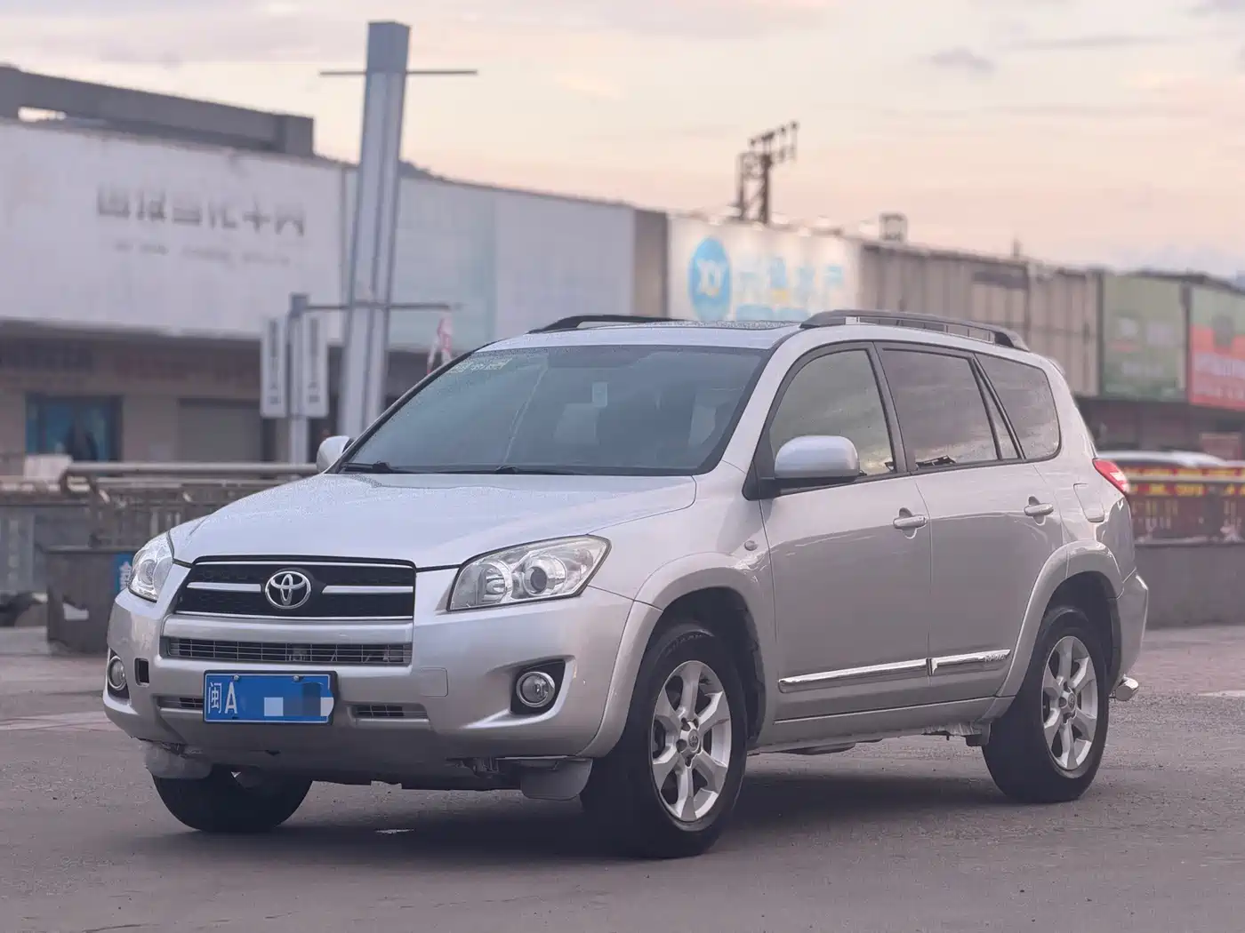 Фото 1 - Toyota RAV4