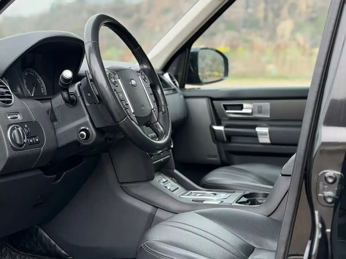 Land Rover Discovery 2015 3.0 SC V6 HSE фото 9