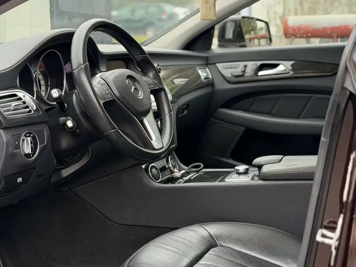 Mercedes-Benz CLS 2012 CLS 300 CGI фото 8