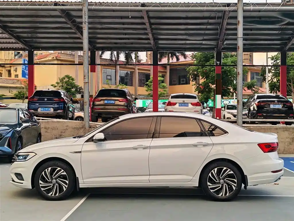 Фото 9 - Volkswagen Sagitar