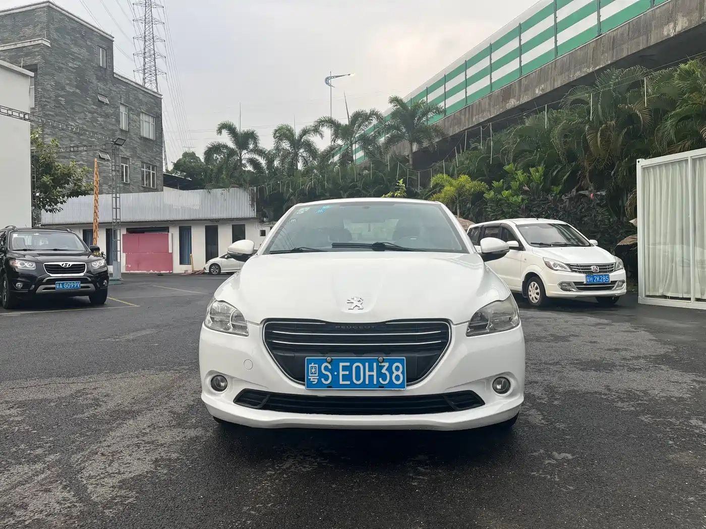 Peugeot 301 2014 1.6L Automatic Luxury Edition фото 2
