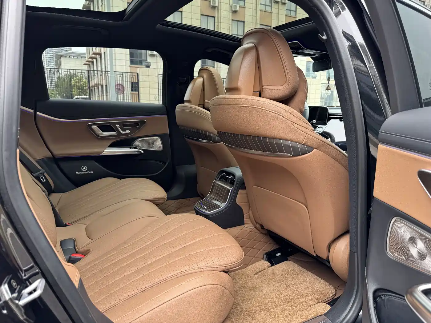 Mercedes-Benz E-Class 2024 Model E 300 L Luxury фото 24