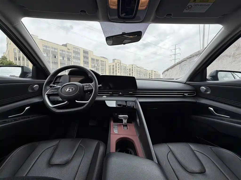 Hyundai Elantra 2021 1.5L CVT GLX Elite Edition фото 14