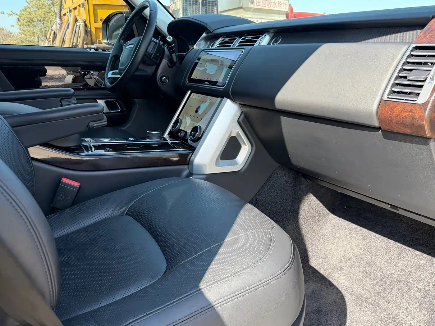 Land Rover Range Rover 2020 3.0 L6 Heritage Edition фото 20