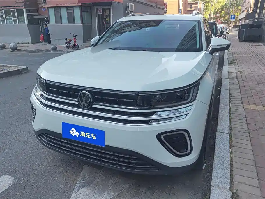 Volkswagen Talagon 2023 330TSI Luxury Touring Edition фото 2
